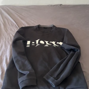 Hugo Boss tröja  - HUGO BOSS Tröja  Ny pris 1200