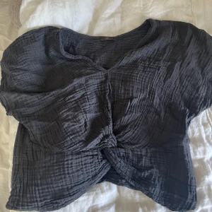 Söt topp  - Säljer söt blågrå topp för 150