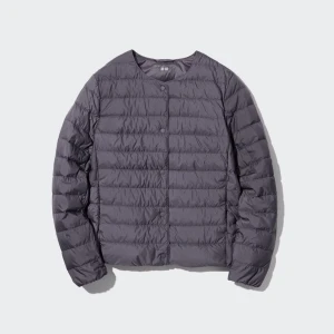 Uniqlo jacka  - Hej! Säljer min superfina uniqlo jacka då den inte kommer till användning ! Färgen är lite grå/blå Använd sällan och i mycket bra skick!🫶🏻skriv för egna bilder 