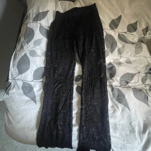 Spetsbyxor - Säljer dessa spetsbyxor från Calzedonia😍använda en gång men som nya, säljs inte längre 🫶