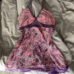 Topp - Så snygg halterneck topp, aldrig använt🤗