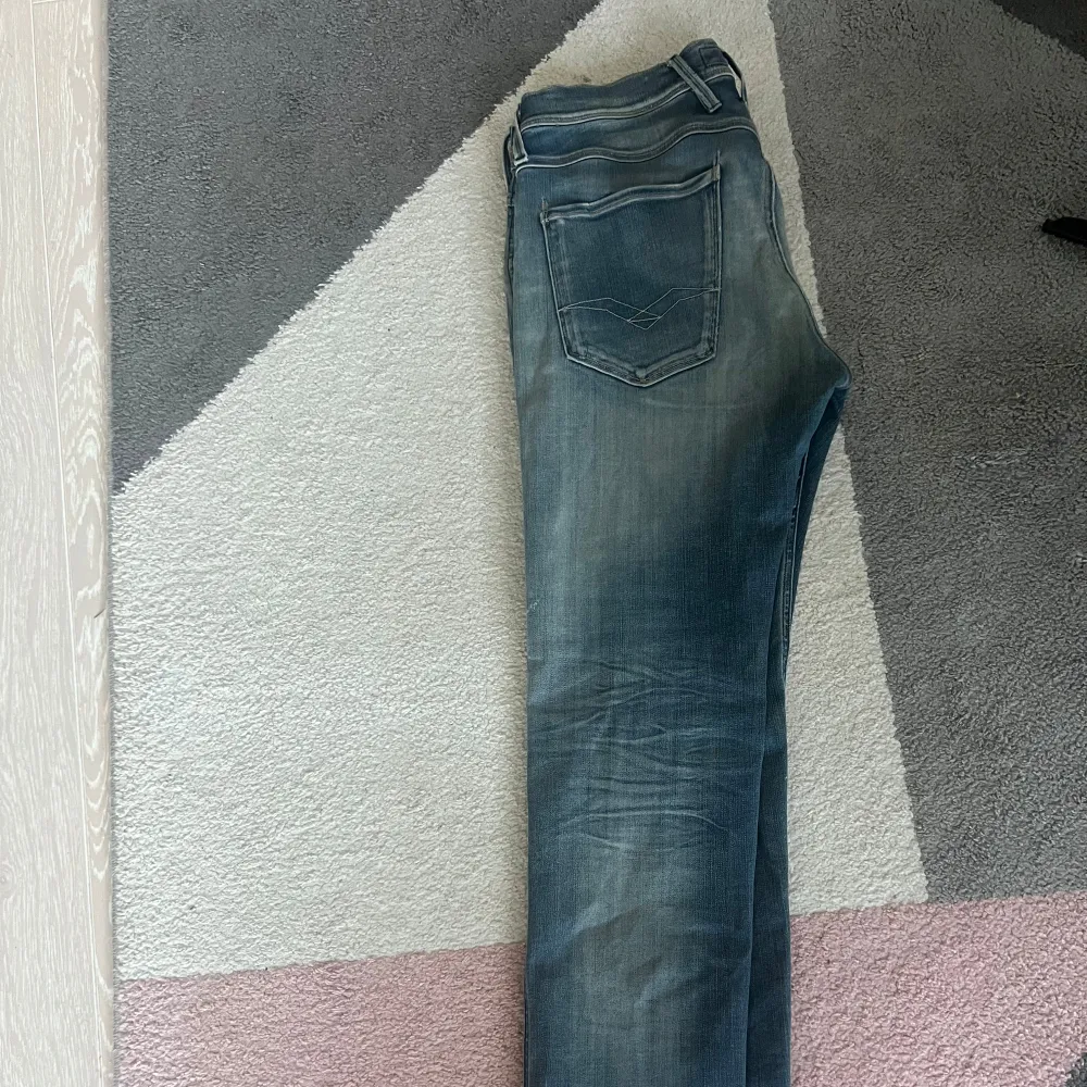 Replay jeans i otroligt snygg ljusblå färg. Tvätten på dessa är otrolig😍😍 Storlek 31 8,9/10 skick👏 . Jeans & Byxor.