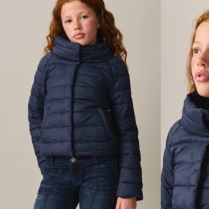 Jacka - Gina Tricot  - Superfin jacka från Gina Young, ny med lapp kvar! Storlek 158/164, slutsåld i denna storlek💓 Nypris: 400kr