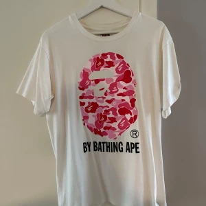 BAPE t-shirt - Bape t-shirt, bra skick. 