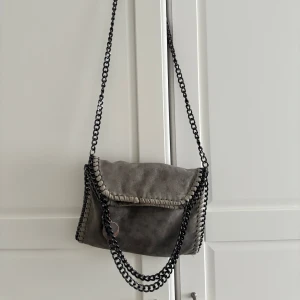 Stella McCartney liknande väska  - Snygg väska som ej kommer till användning längre, liknar Stella McCartney. 