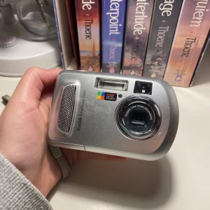 Digital Kamera - Säljer en digital kamera! Model: Kodak EasyShare C300. Fungerande men medkommer ej batteri, sladd eller minneskort💕 Skriv för fler bilder eller vid frågor! Är öppen för prisförslag. 