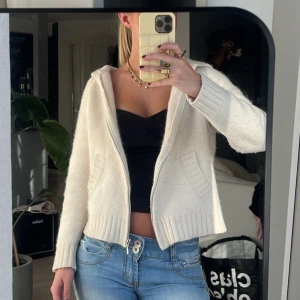 Stickad kofta  - Stickad kofta Creme vit  Lamull 