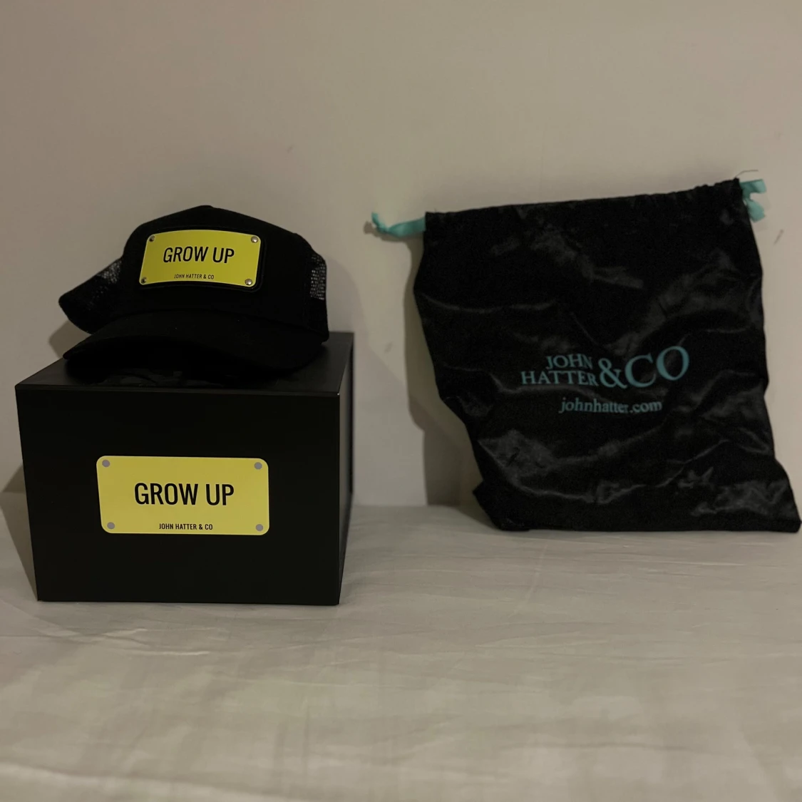 John hatter ”GROW UP” (KIDS SIZE) oanvänd  - 90