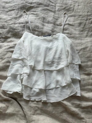 Topp - Vid topp i storlek m från gina tricot 