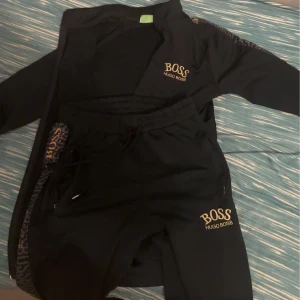 Hugu boss - Hugo boss byjamas lite använd men inga skador typ ny 