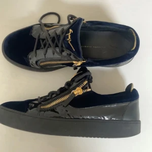 Giuseppi Zannoti skor - Haft ett tag och vill sälja för ett bra pris.  Bra skick och feta skor.