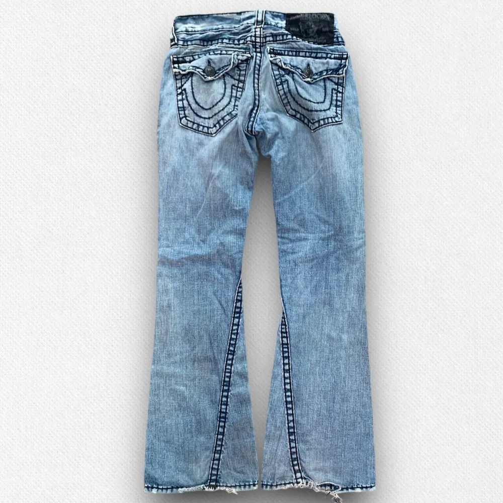 Utmärkt skick inga defekter, kom dm för mått elr om du har nån fråga . Jeans & Byxor.