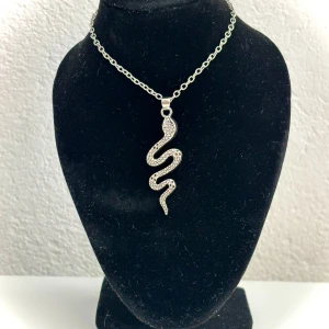 Halsband - Fint halsband✨