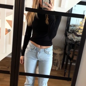 Jeans - Säljer dessa snygga jeans från Bikbok som är i jättefint skick❤️Nypris är 699. Skriv gärna om du vill ha fler bilder eller om du har frågor🫶🏻