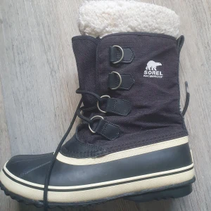 Sorel Vattentäta Vinterboots - Har ingen använding för dessa men de är i väldigt bra skick, inga stora repor eller så :)