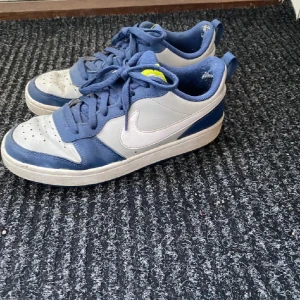 Nike skor  - Använd måttligt men i gott skick ändå 