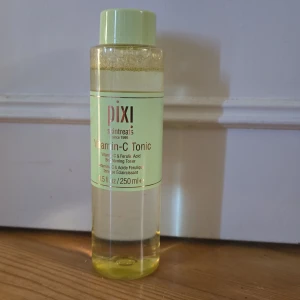 Pixi toner - Det är en toner från pixi och använt ungerär 2 gånger♡☆☆