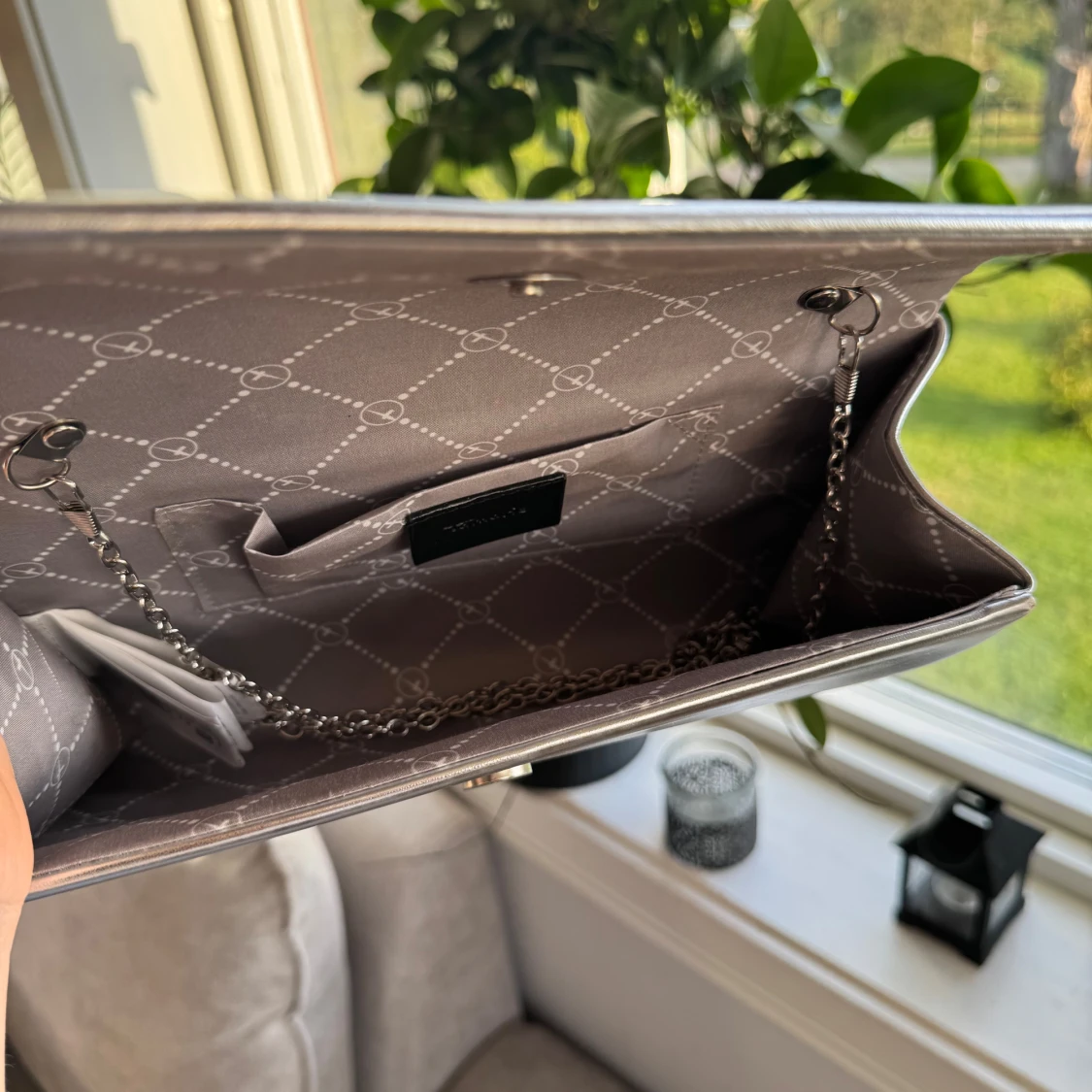 Silverfärgad kuvertväska - 93