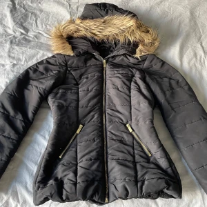 Vinterjacka  - Vinterjacka i storlek 34, använd men i gott skick