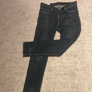 Denim jeans - Hej säljer en denim jeans som är väldigt fin och är bra stick som jag ger en 9/10  30/32 cn175/76A