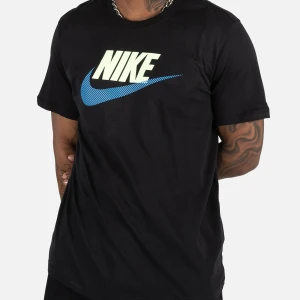 Nike tee - Nike tee storlek M, något använd passar inte mig längre. Pris kan diskuteras vid snabb affär!