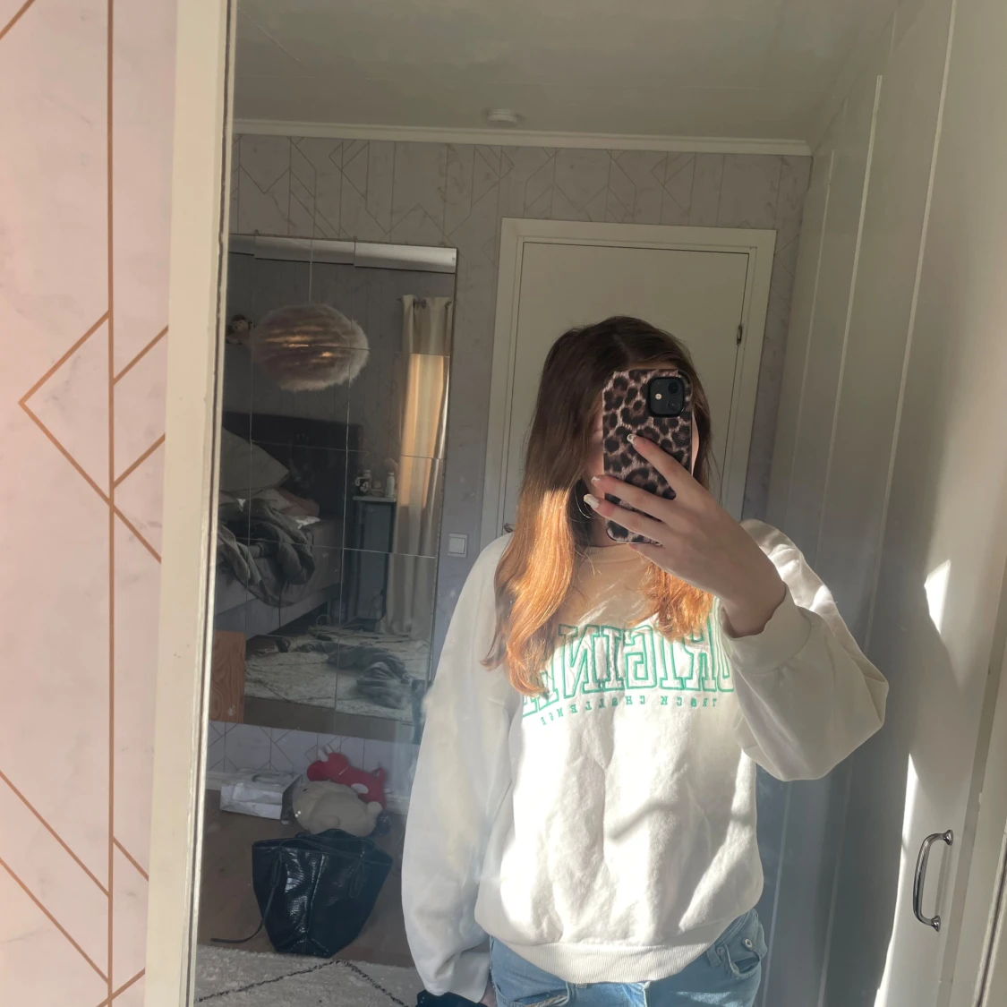 Vit sweatshirt från Gina Tricot