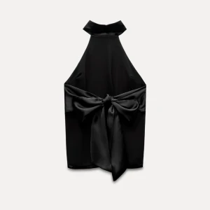 Halterneck topp - Säljer denna zara toppen pga att det inte går att skicka tillbaka längre. Helt ny och inga defekter