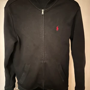 Polo Ralph lauren zip - Säljer den för den är för liten. Fint skick