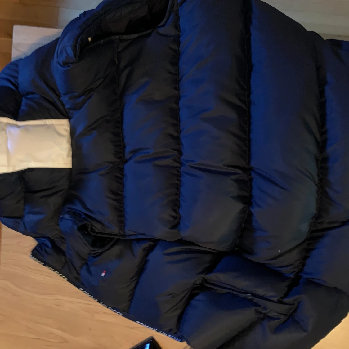 Tommy Hilfiger  - 90