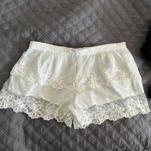 Vita spetsshorts - Supersnygga, inga defekter 