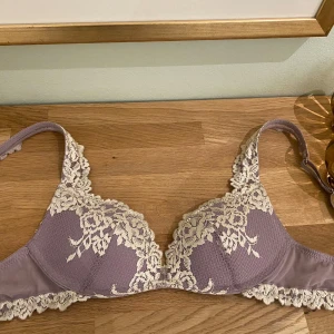 Intimisimi bh  - Säljer min lila aktiga bh då den inte passar . Knappt använd och är i storlek 70B. Kan tänkta att gå ner i pris☺️🫶💞