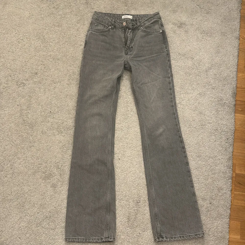 jeans från ginna storlek,34  skick som ny använda 2 gånger. mid waist boot cut jeans.. Jeans & Byxor.