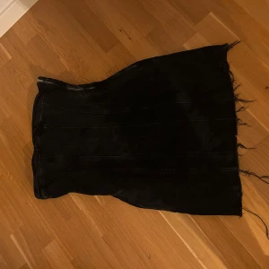 Jeansklänning - Säljer denna klänning i jeans från zara  Strl M  200kr eller bud 