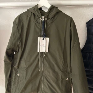 Moncler Grimpeurs jacka grön - Moncler Grimpeurs jacka, Storlek 3/M, Grön, Oanvänd!