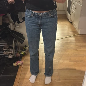 Lågmidjade jeans - Lågmidjade jeans från GinaTricot i storlek 36