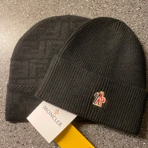 Fendi mössa - Fendi mössa och  moncler 