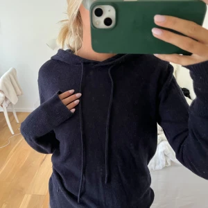 Kashmir hoodie - Kashmir hoodie, bra skick en aning nopprig⭐️ priset är exklusive frakt och jag postar inte med Plick 