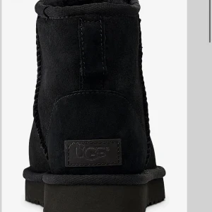 ÄKTA UGGS - I bra skick , för bilder skicka meddelande