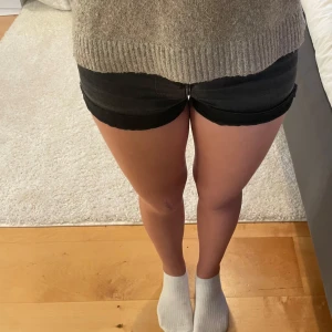 Svarta jeans shorts - Svarta jeans shorts från hm i storlek 146