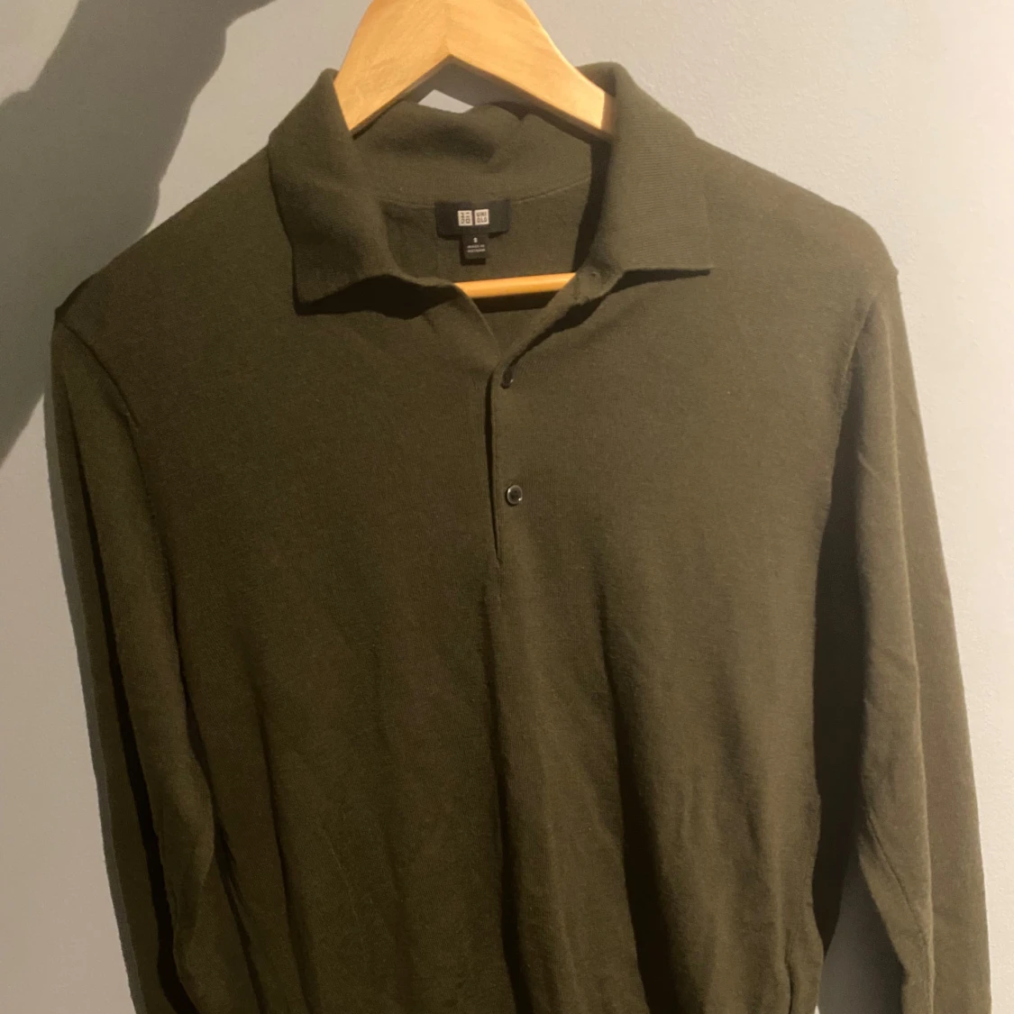 Olivgrön pikétröja från Uniqlo - 90