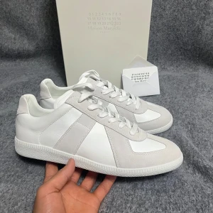 Maison margiela skor - SJUKT feta gats! | SPRILLANS NYA ALDRIG ANVÄNDA. Självfallet äkta (äkthetbevis finns) box ingår och ett kort | storlek 41 passar 42 | nypris 7000+