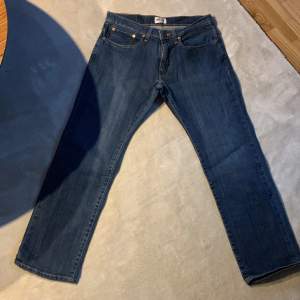 Säljer nu mina Grant jeans i modell regular fit (storlek w34/30)då den blivit för små. Byxan är i ett mycket bra skick och är knappt använd. Självklart säljes den tvättad, bara att höra av sig om man undrar något.