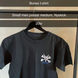 Bones T shirt - Size S men passar medium Aldrig använd