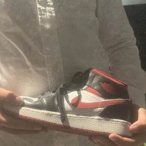 Jordans ONES (Size) 37,5 Eur  - 10 gånger använd. Bra pris köp gärna!😉🙂