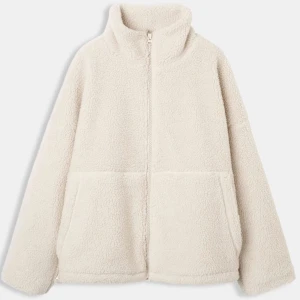 Teddyjacka  - Säljer denna så fina Carin Wester jackan ifrån Åhléns Prislapp kvar och aldrig använd 🍂 Super fin nu till hösten ❣️