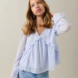 Blå blus - Jättefin blå blus från Gina tricot, använd 1 gång. Säljer pga jag inte använder den. Nypris 259kr och inget slitage alls, tröjan ser ut vara helt ny. Pris kan diskuteras 🩷