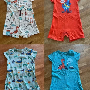 Body/Jumpsuit kort ärm & korta ben stl 80-86 - 4st mjuka sköna body/ jumpsuit.  Alla 4 för 100kr.  Storlek 80/86.  Finnas att hämta i Borgholm. Kan skickas.