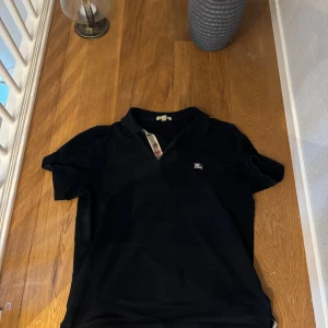 Burberry pike - Tjo! Säljer min burberry pike i väldigt bra skick! 9/10 inga deffekter på den eller liknande. Priset ej fast! Stl L passar M