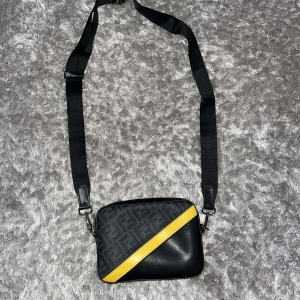 Fendi axelväska - Fendi axelväska väldigt sällsynt modell