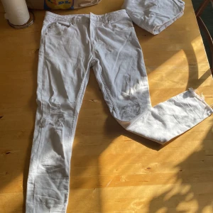 Bershka vita jeans - Vita  ripped bershka jeans 